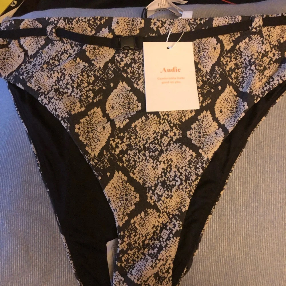Andie Riviera High Waisted Bottom size Medium New! - Picture 5 of 9